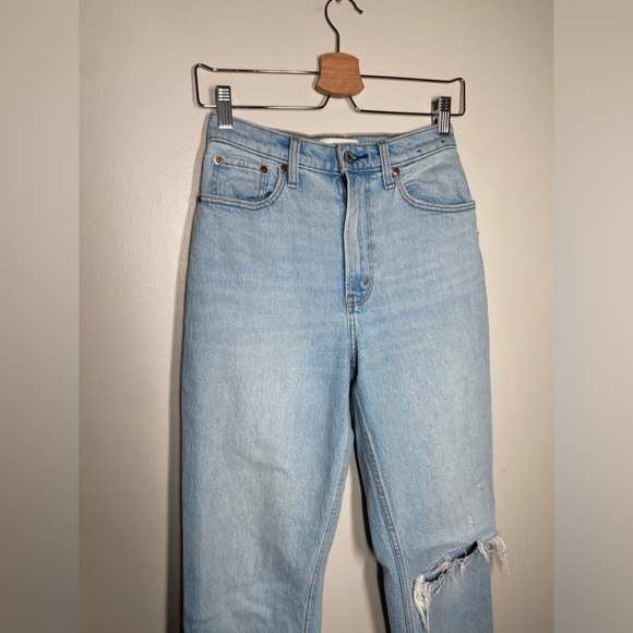 Abercrombie & Fitch Curve Love Ultra High Rise 90s Straight Leg Jeans - Picture 8 of 12